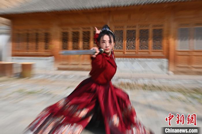 天水女侠亮绝技圈粉800万 带着这个计划赴海外读博凤凰网甘肃_凤凰网