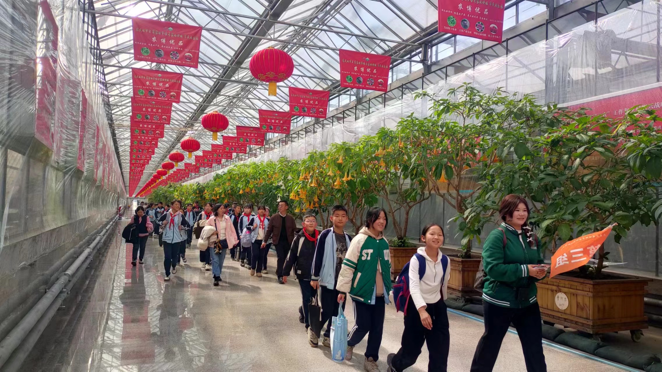 长春农业博览园为净月区乡村小学开展“智慧生态农业、科技创新未来” 主题公益研学活动