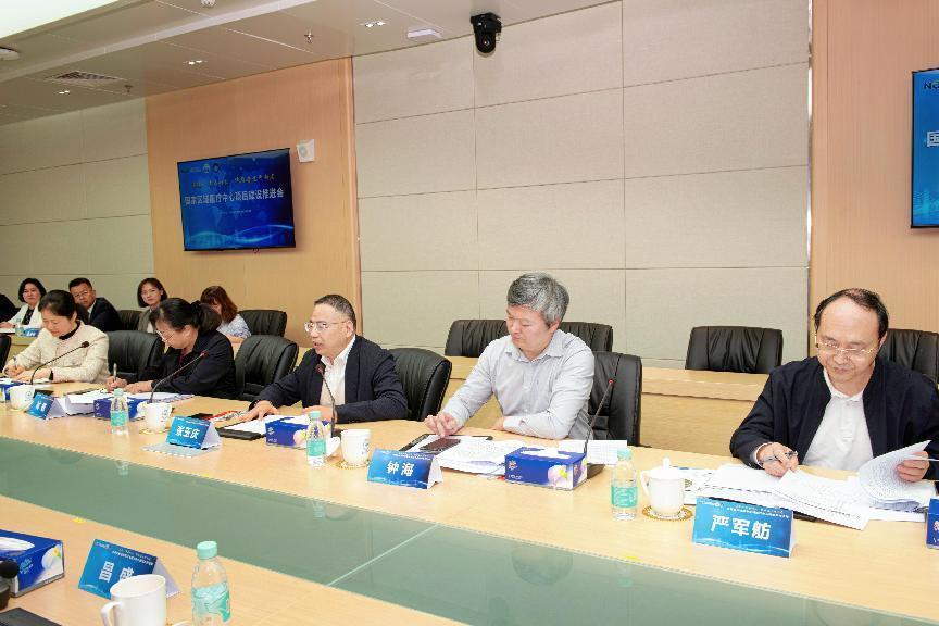 与会领导参与讨论