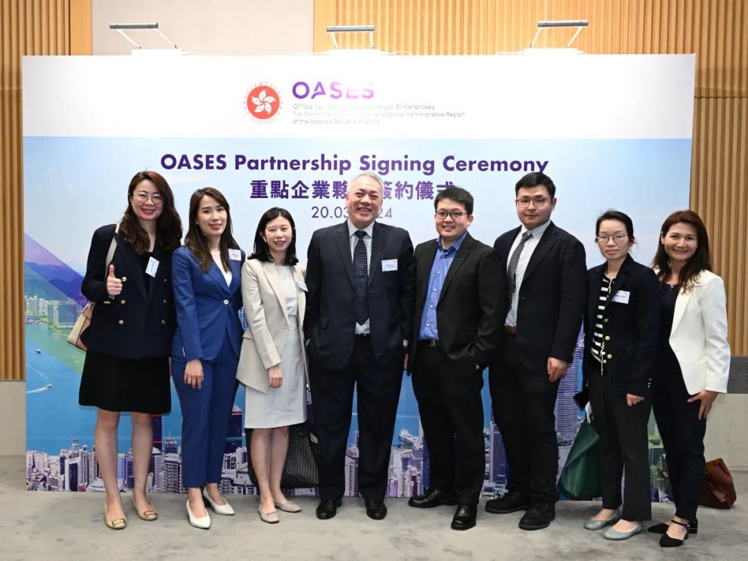 图:香港科学园与华大智造出席代表在签约仪式合影