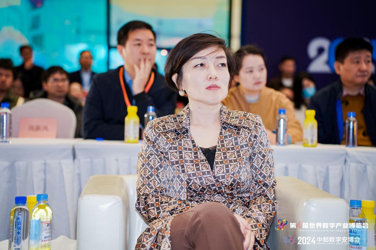 凤凰网河南频道政务事业部总监付芳郑州,是一座年轻的城市,"活力郑州