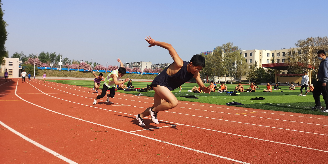 即墨五中:特色办学趟出高中教育发展新路