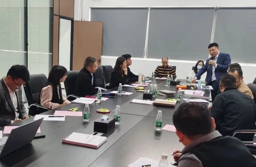 ▲佛山市洋通智能家具科技有限公司董事长许琨为项目发展提建议