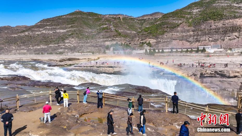 黄河壶口瀑布迎来“桃花汛”