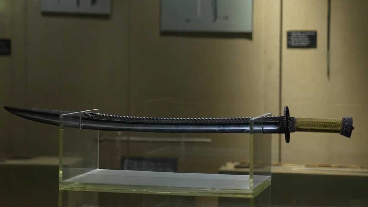 不愧是镇馆之宝平遥古兵器博物馆藏品龙脊刀造型古朴威严源自康熙年间