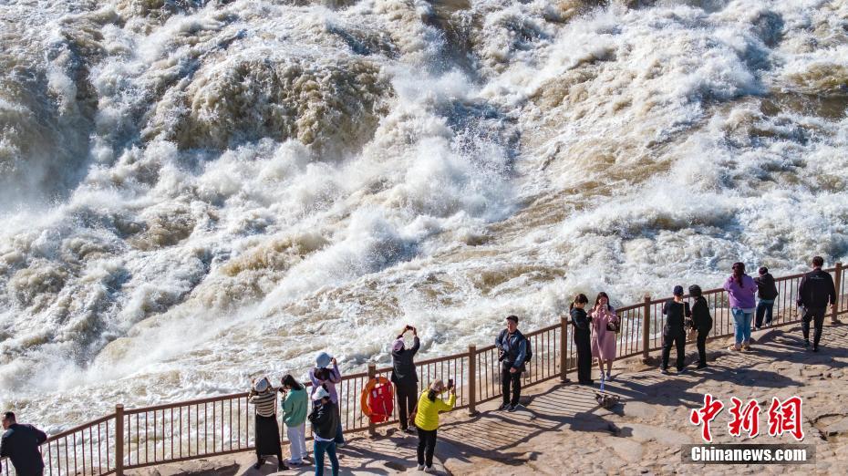 黄河壶口瀑布迎来“桃花汛”