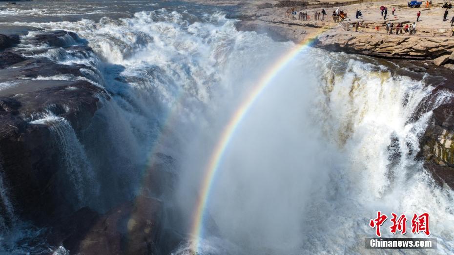 黄河壶口瀑布迎来“桃花汛”
