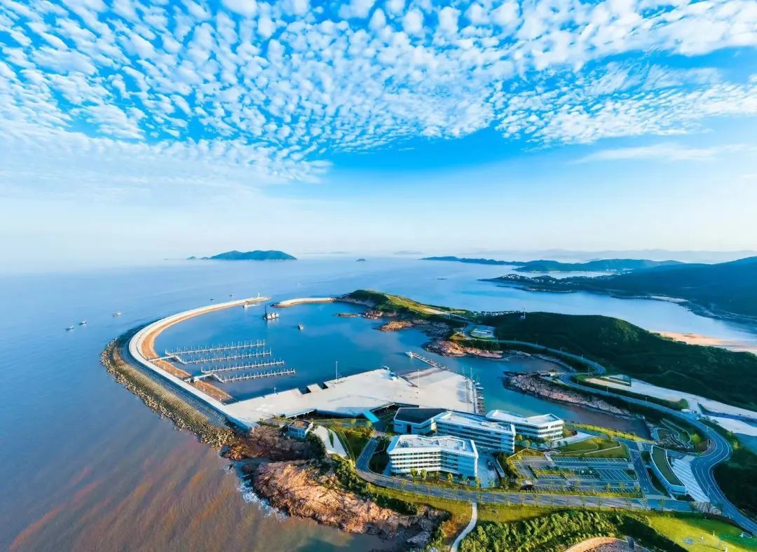 松兰山旅游度假区位于宁波市象山县,地处北纬30度黄金线,山海交融