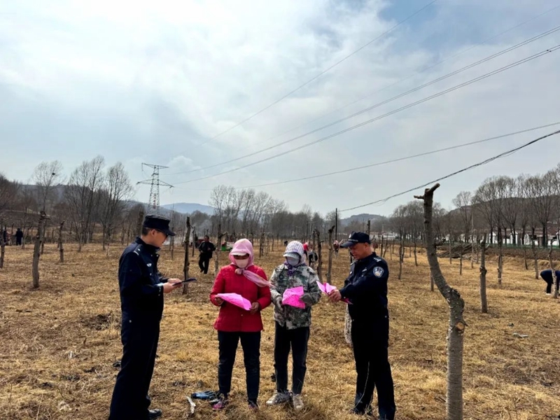 普法知识沾“土”味　华亭这抹田间“警”色太暖了