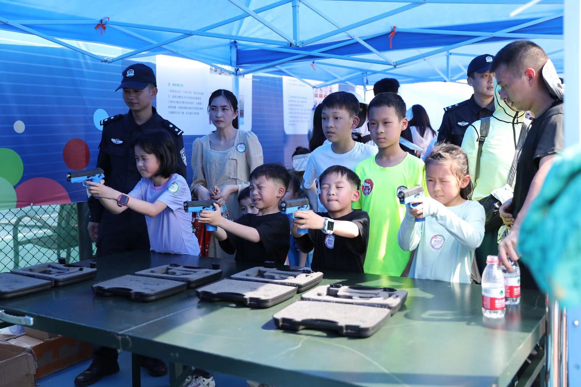 沉浸式体验警营生活 深圳公安举行常态化警营开放日“走进轨道公安”专场活动