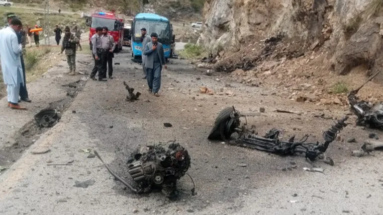 凤凰连线｜巴基斯坦自杀式炸弹袭击者撞向中国工程师车队