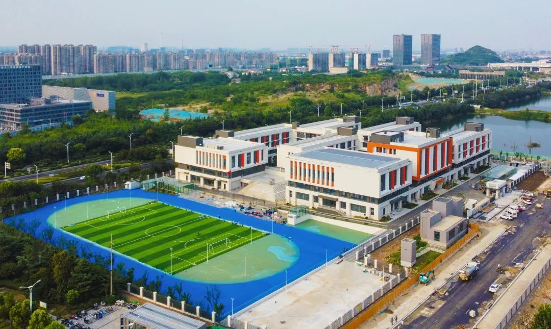 沛县中等专业学校新校区二期,徐州工业职业技术学院学生宿舍楼已完工