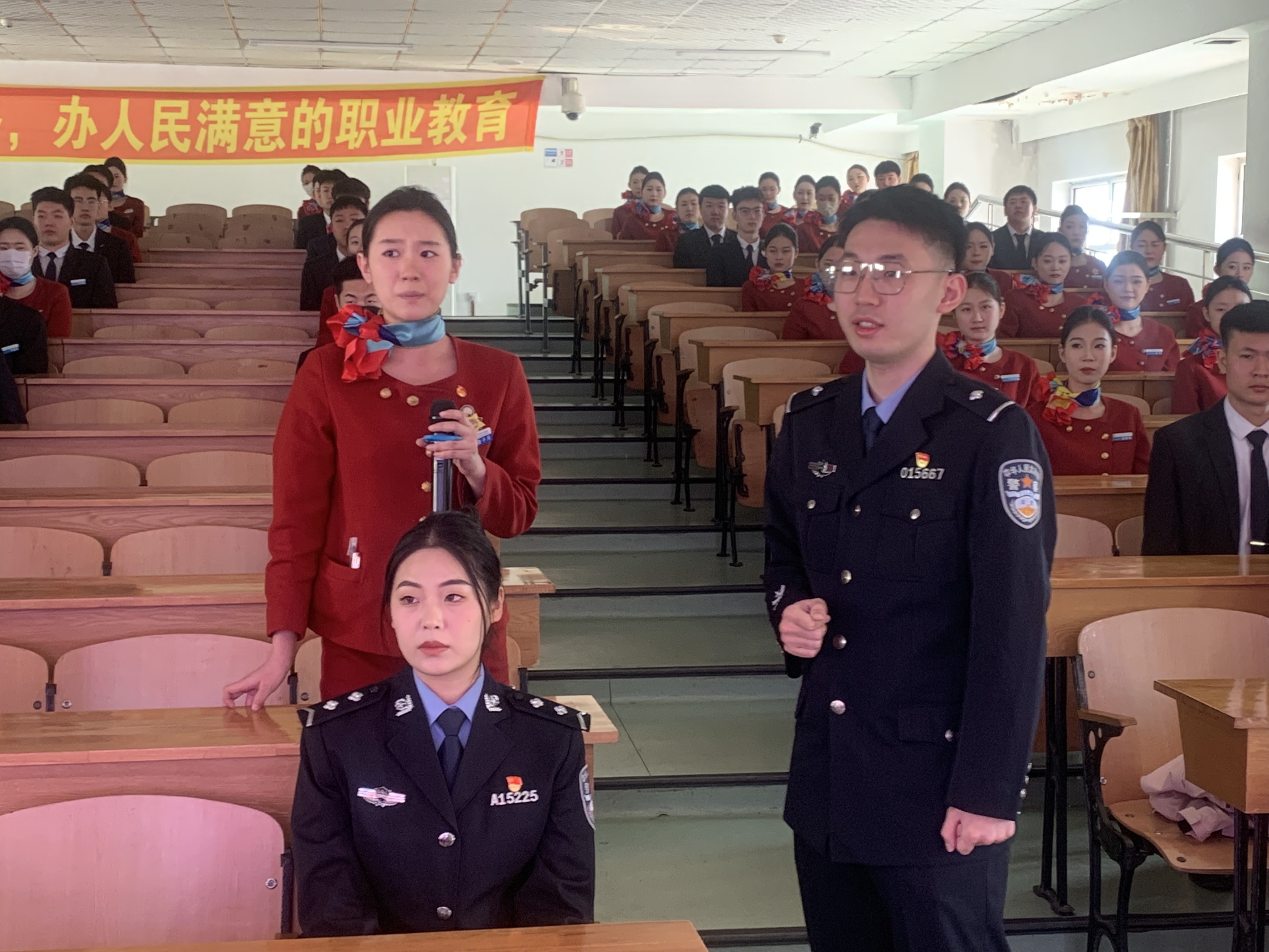 哈尔滨市公安局道里分局开展“拒绝网络谣言  清朗网络环境”主题宣讲活动