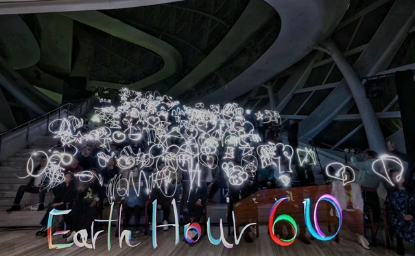 (北京凤凰中心熄灯仪式现场)