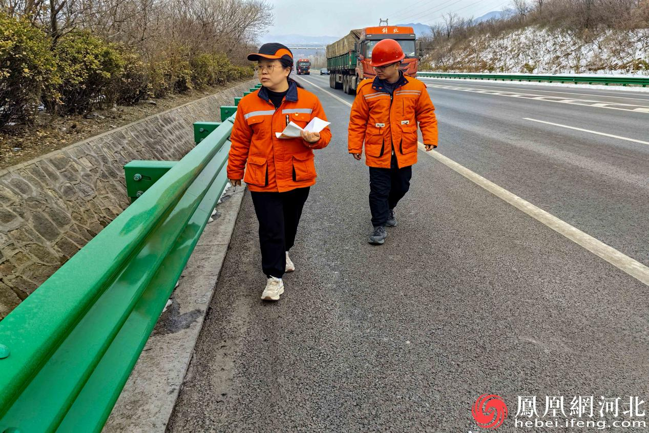 冯静静和同事日常巡查所负责高速路段的情况