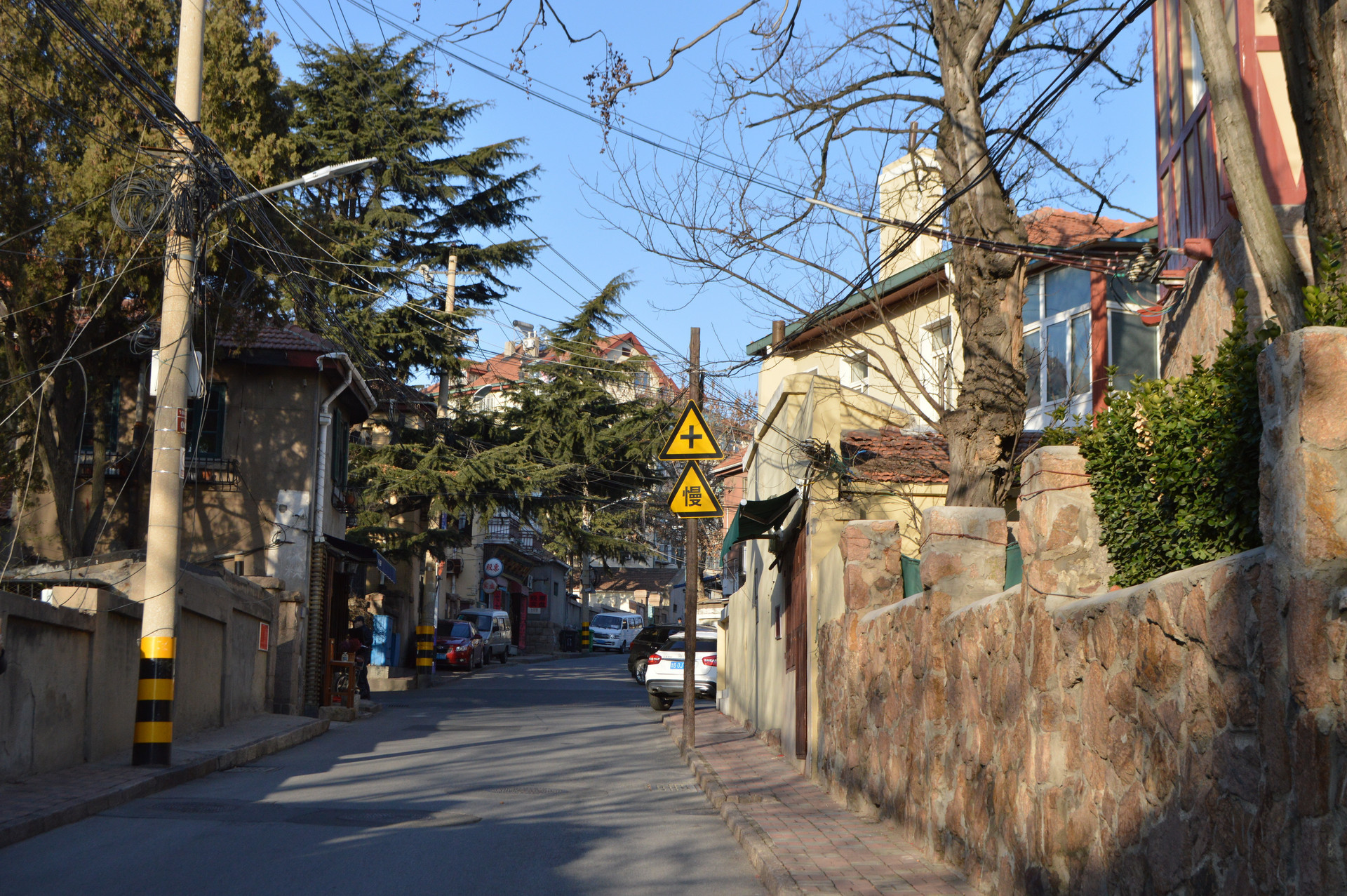 在青岛这些老街上悠闲漫步 享受城市里的“慢节奏”