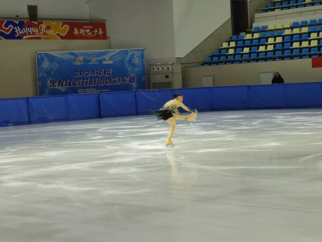 开赛近百名选手角逐2024年度黑龙江省花样滑冰冠军