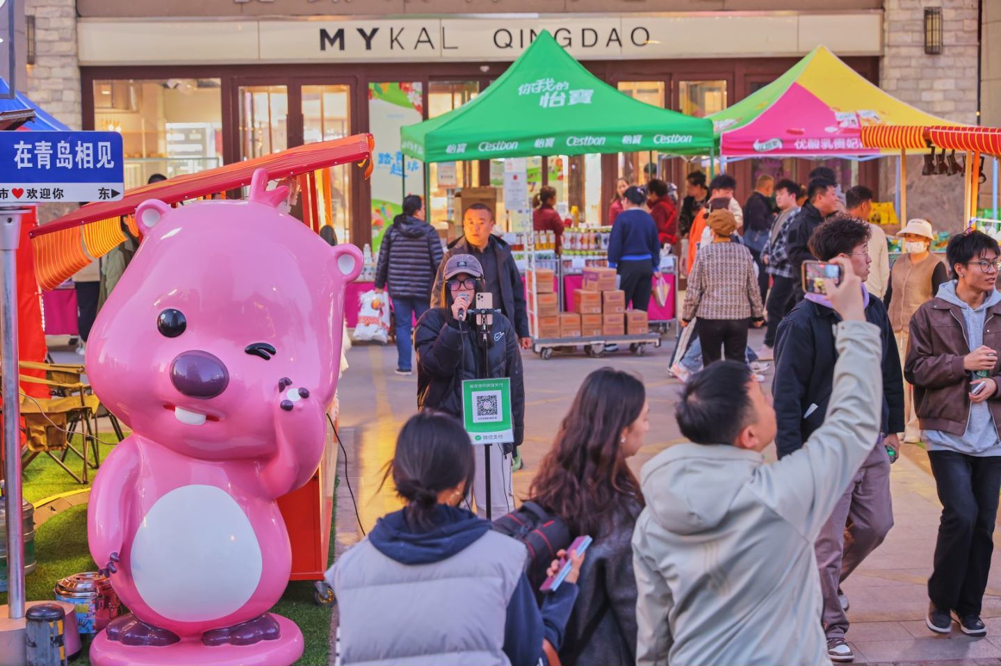 推动夜生活发展，提升街区活力！市南区特色网红夜市青岛七星坊美食街开街