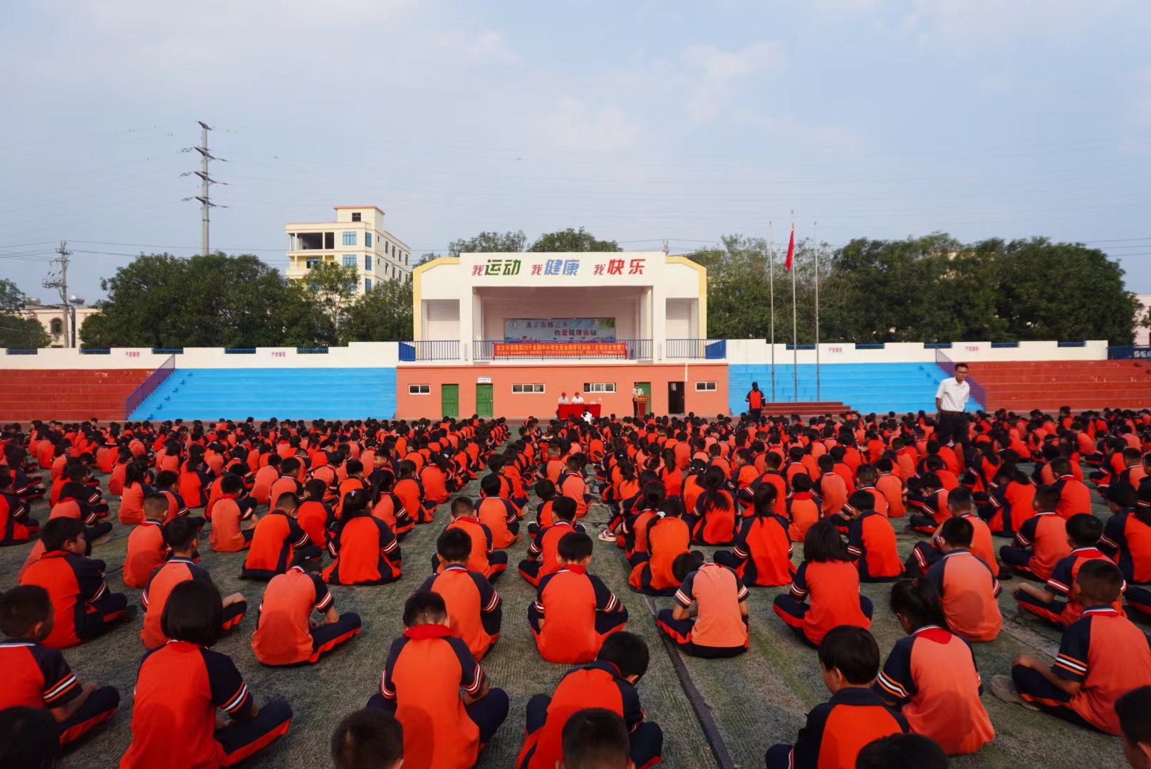 东方公安交警为1500余名师生开展交通安全宣传活动