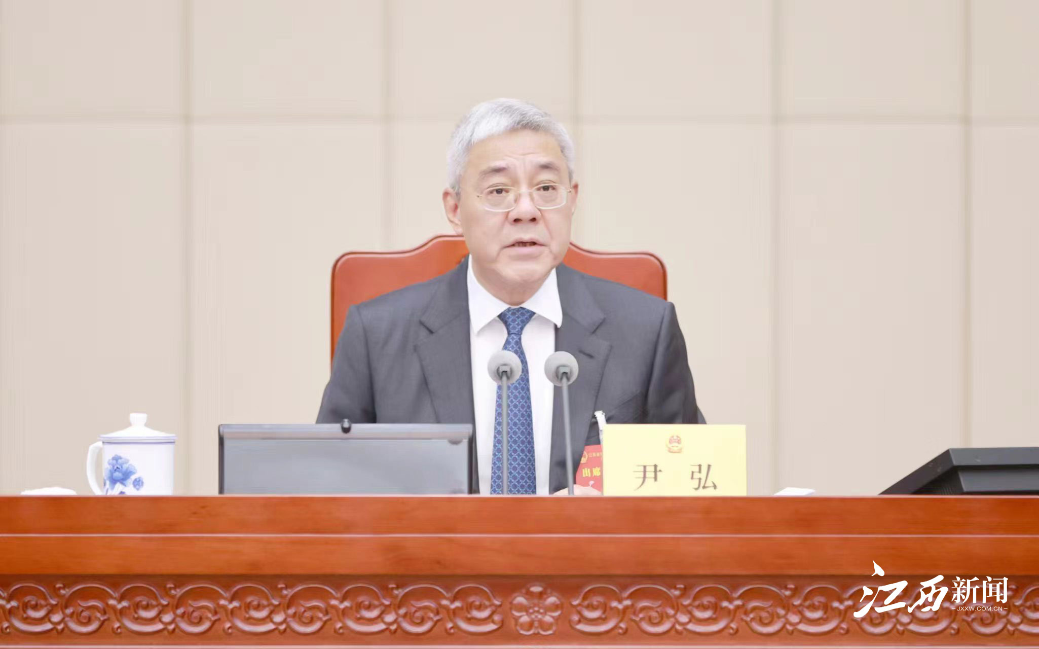 江西省十四届人大常委会第七次会议召开尹弘主持