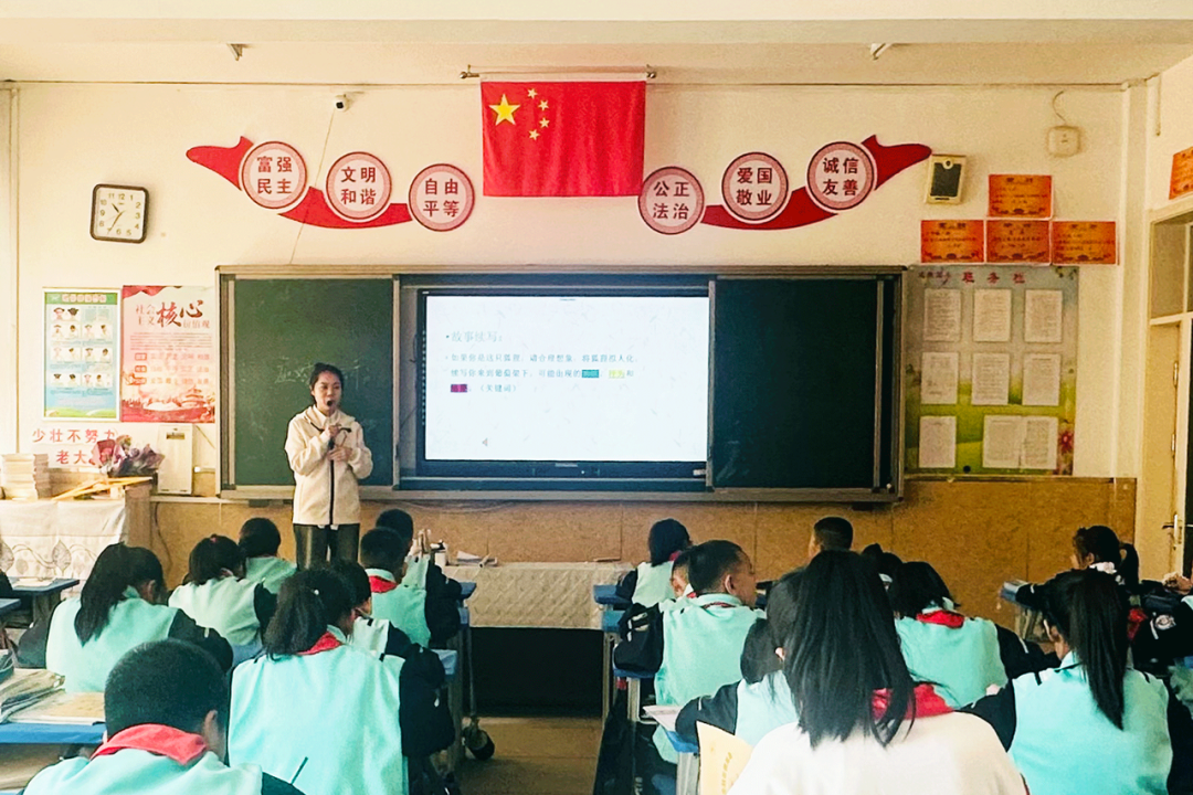 吕老师用“星动力”进行心理授课