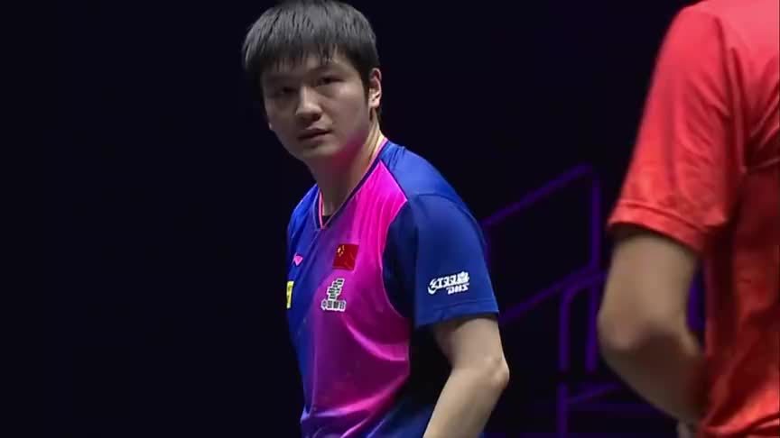 吐舌头拍脑袋！樊振东把张本智和打出表情，大呼小叫也没用