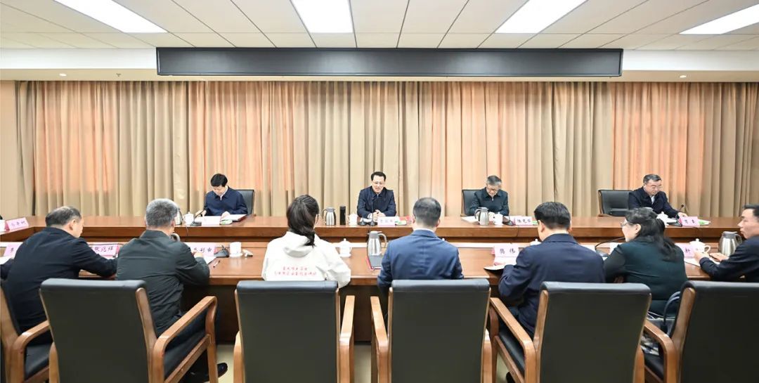 3月25日上午，市委书记袁家军在西南政法大学主持召开工作座谈会。苏思 摄