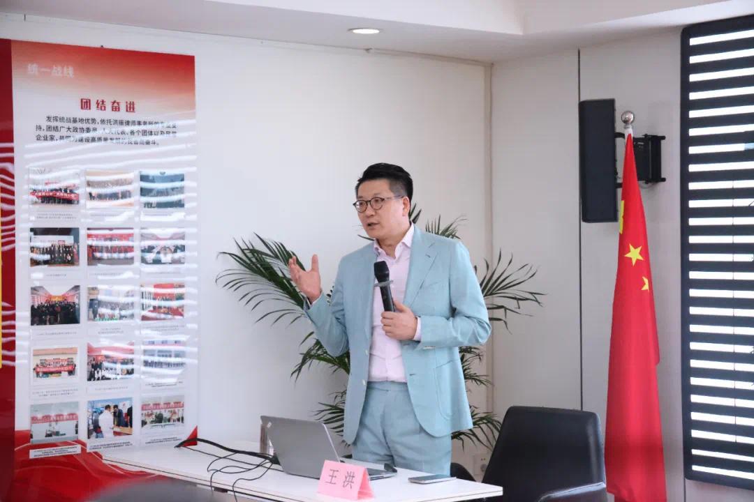 西安市新联会会长王洪就"新公司法对企业的影响"开