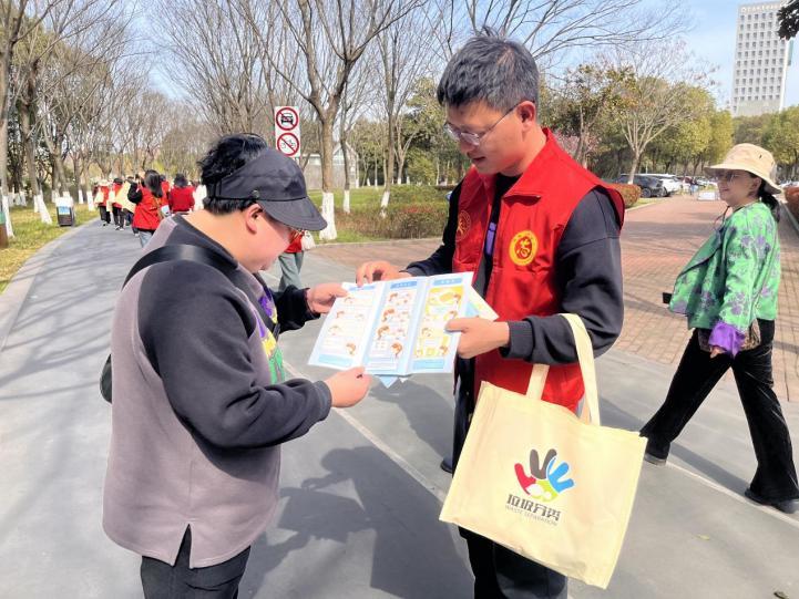 垃圾分类志愿者"回家"凤凰网宁波_凤凰网