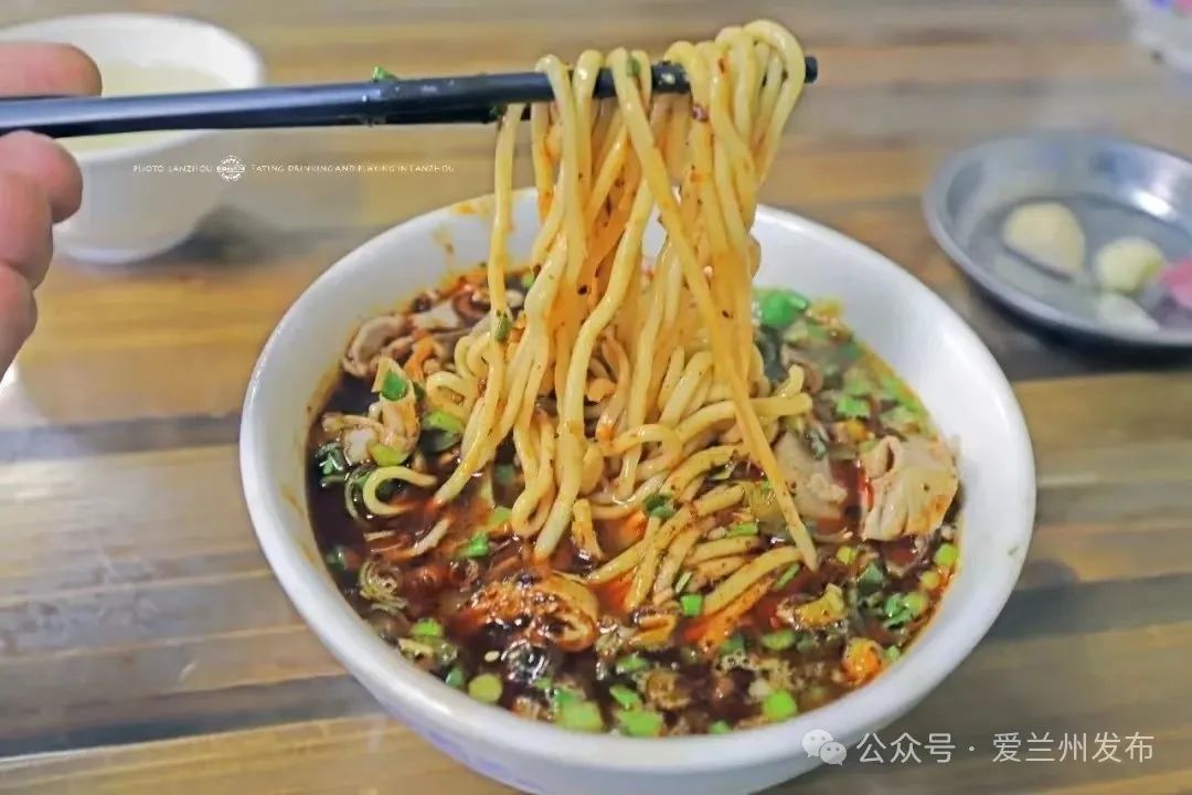 吃遍碳水王国是种啥体验?兰州美食把人香yong了