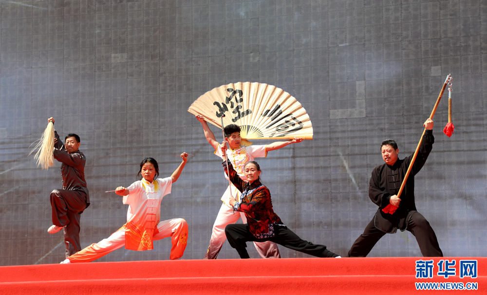 崆峒武术表演 新华网(王生元 摄)