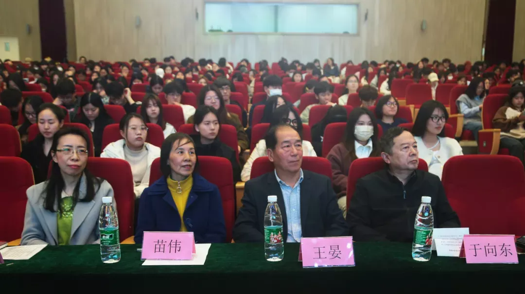 黄河科技学院邀请新华社河南分社副总编辑张兴军做客“黄河讲坛”开展校庆学术讲座