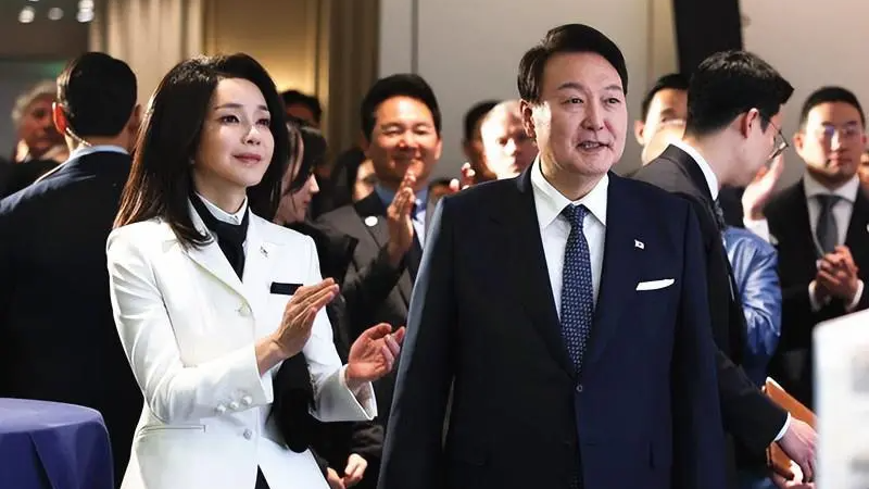 凤凰晚报|消失的第一夫人、和古巴建交、强推医改,尹锡悦在赌什么?