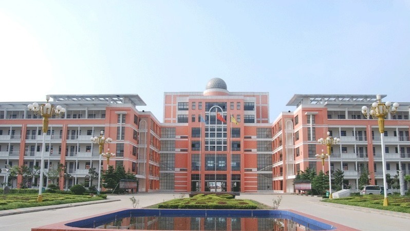 河南一高中男教师与女学生发生不正当关系？教育局：谣言