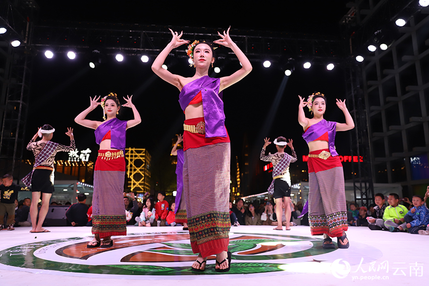 “有一种叫云南的生活”沉浸式互动活动展演现场。人民网记者 刘怡摄