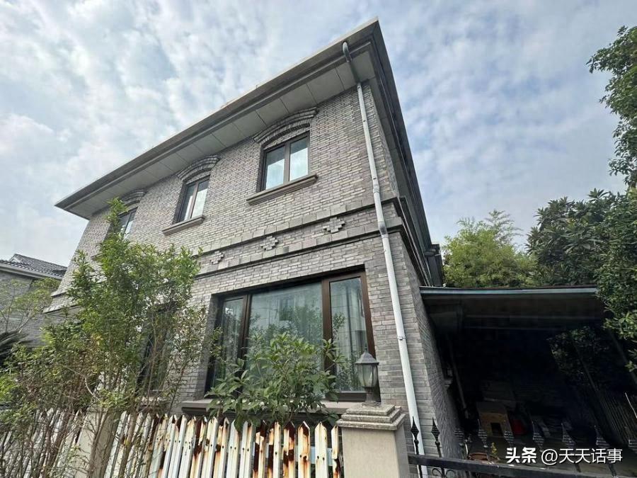 宁波楼市开始回暖？一栋别墅675万拍卖，拍出1381万，27人抢凤凰网宁波_凤凰网