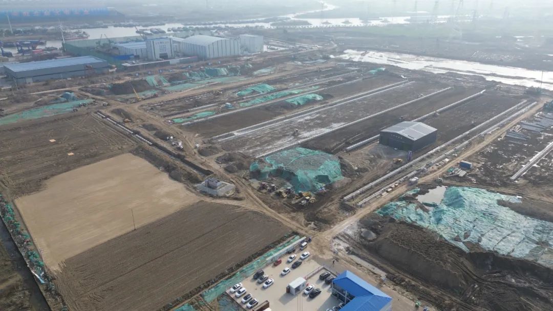 淮安港三期港池东侧现场施工快速推进