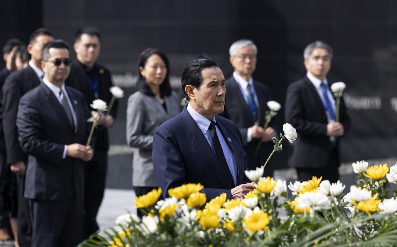 2023年3月29日,马英九参观侵华日军南京大屠杀遇难同胞纪念馆。图片来自网络