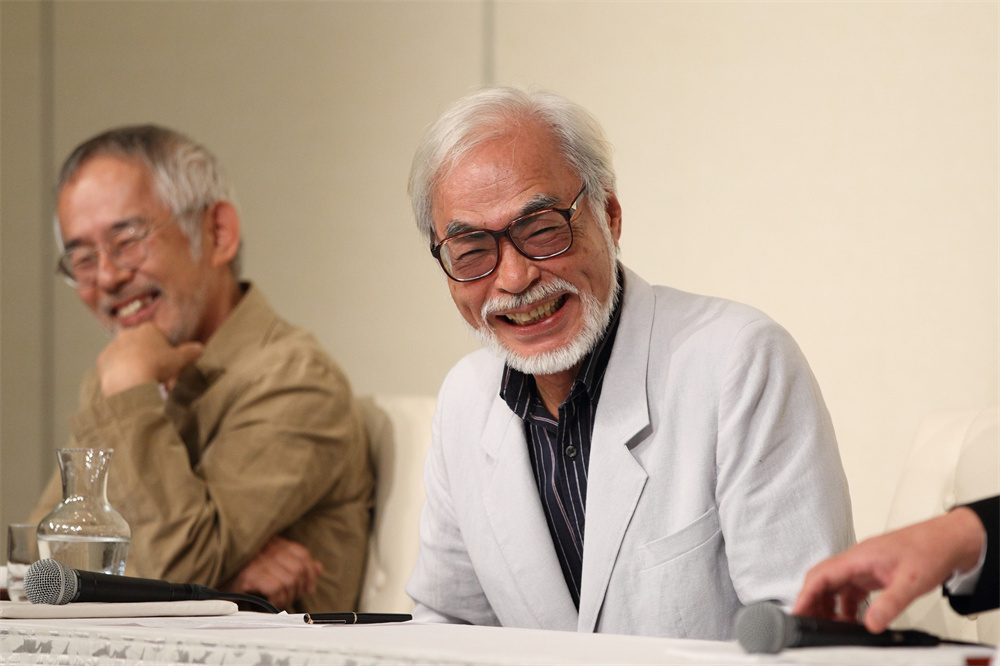 2013年，在宫崎骏宣布退休的记者会上，以为自己真的要退休的两人。视觉中国 图