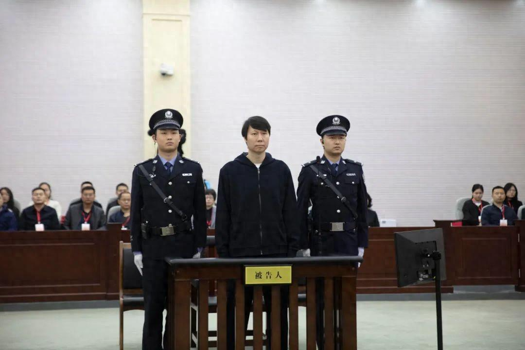 原国足主教练李铁受审。