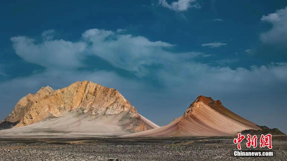青海茫崖戈壁现“七彩流沙”