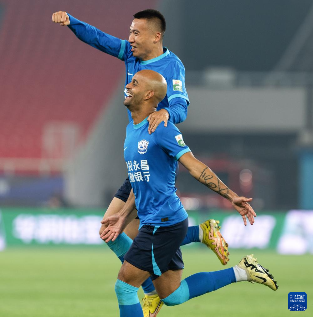 足球中超武汉三镇不敌沧州雄狮