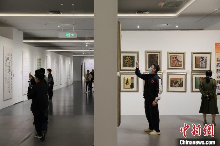 清明公祭轩辕黄帝(第十七届)海峡两岸文化艺术展2日在陕西启幕。 张远 摄