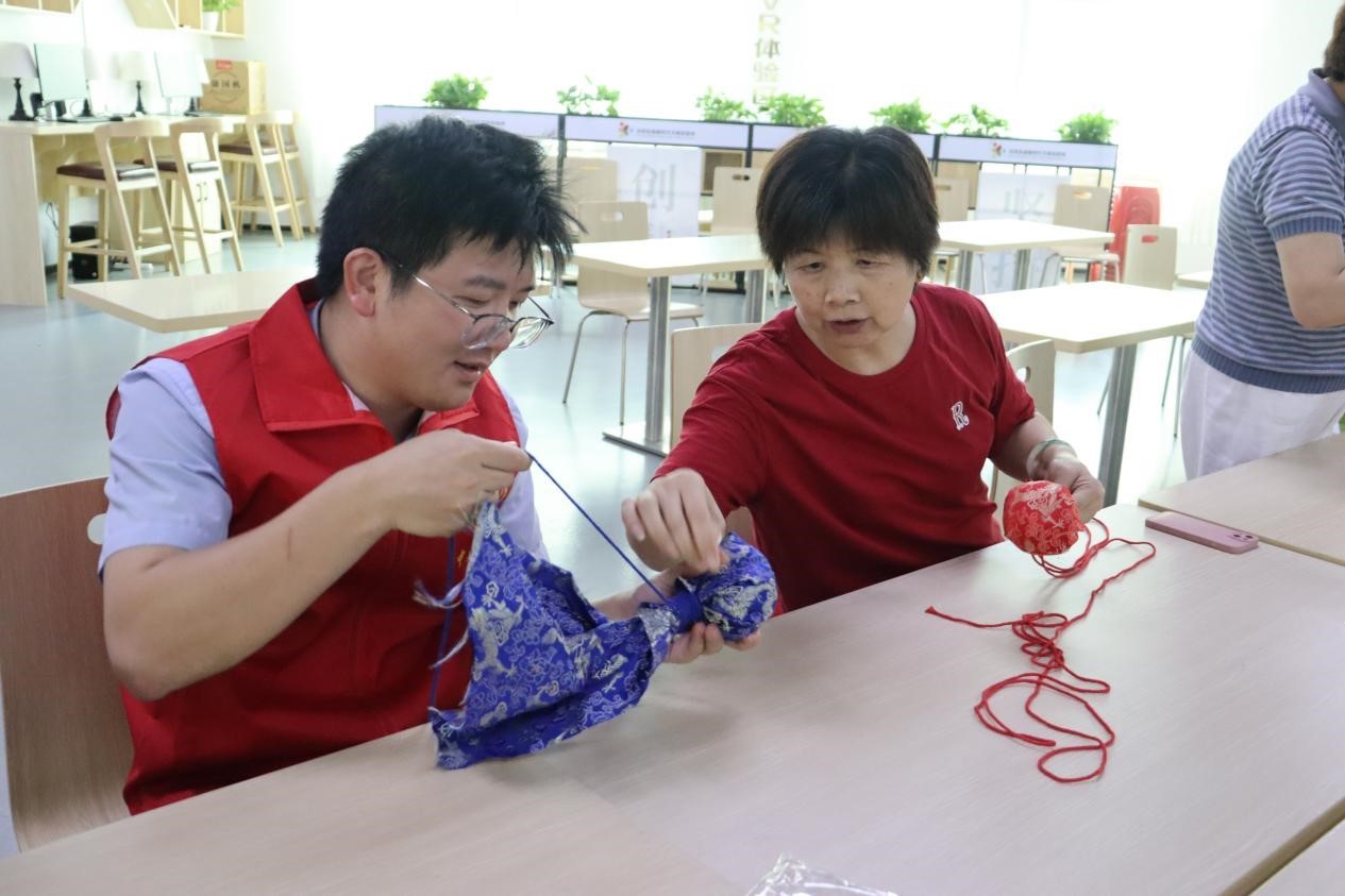 坪山区特殊教育学校项目联合坪山区坑梓街道办开展“清明忆旧，巧手传情”——清明节手工DIY文明实践联建共建活动