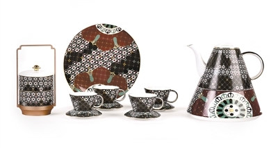 “走进田野——潘鲁生艺术特展”展出的以云冈石窟莲花纹饰为灵感设计的陶瓷作品