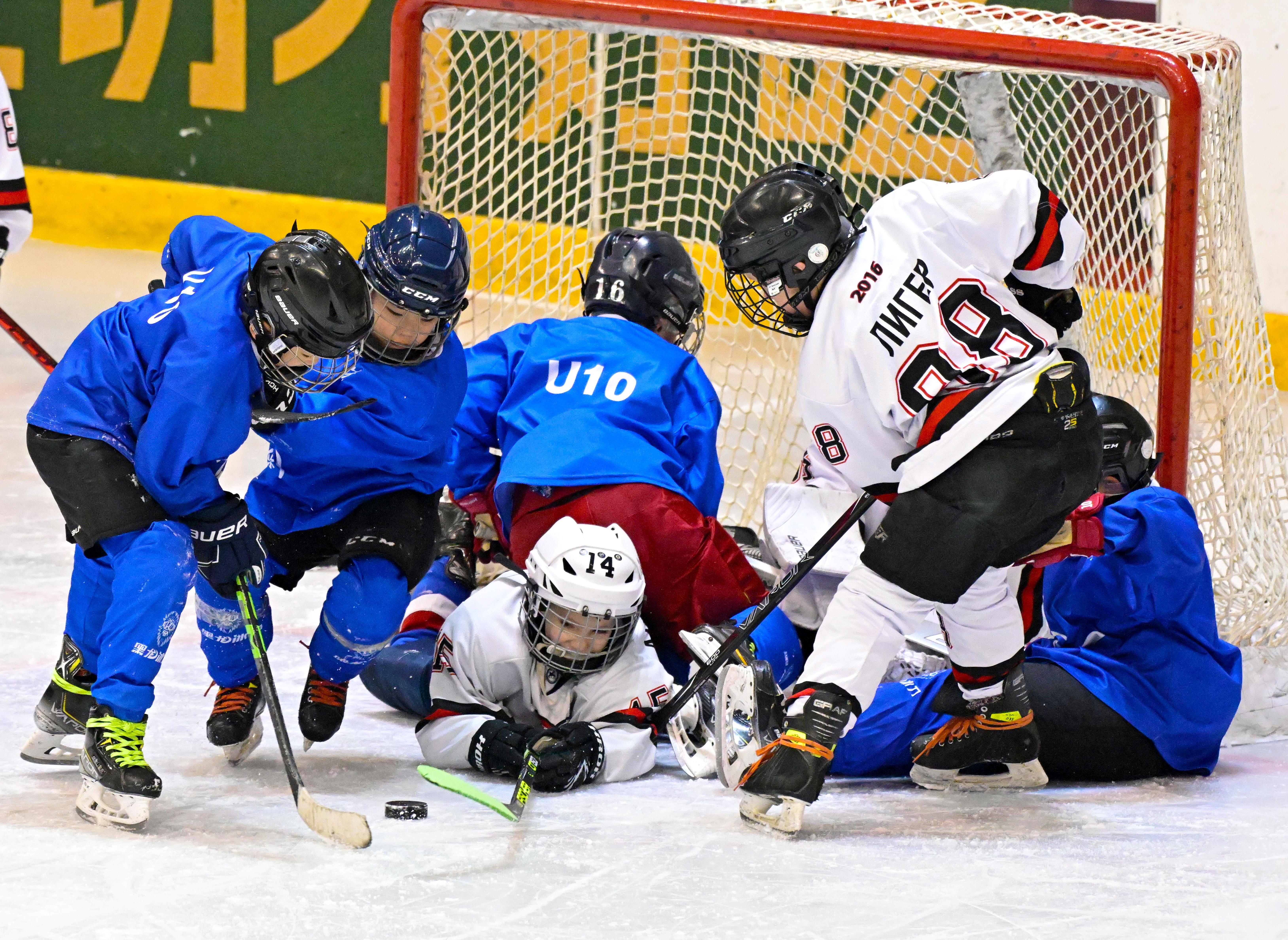 中俄四城青少年冰球邀请赛在冰球之城落下帷幕