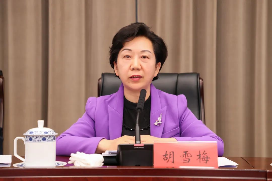 胡雪梅讲话.(全媒体记者 刘定远 摄)