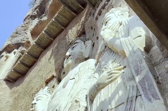 天水麦积山壮观而让人着迷