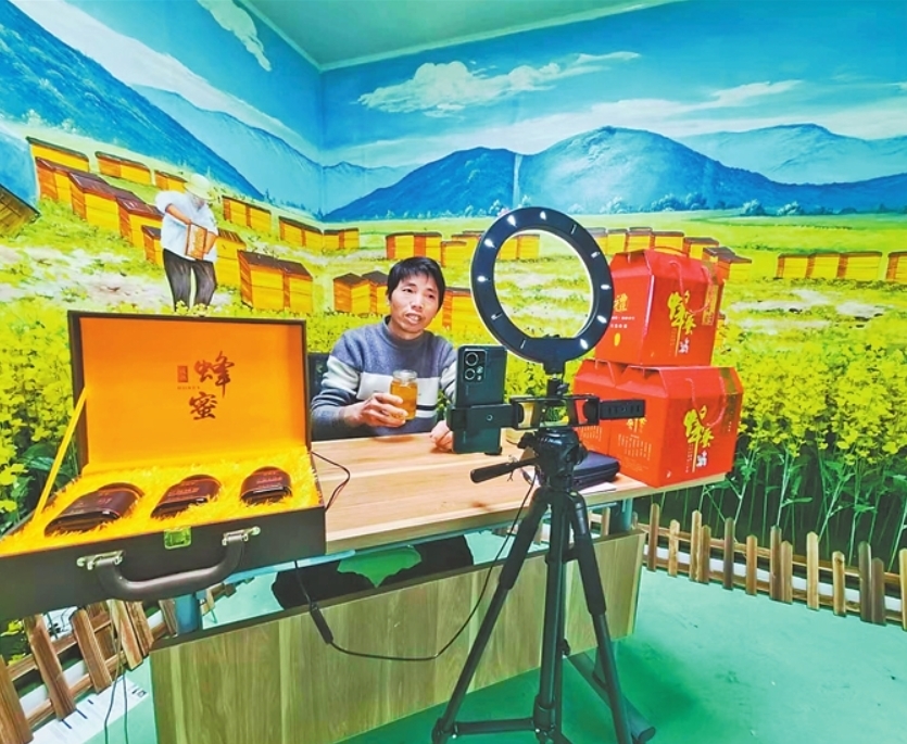 春暖花开 弋阳养蜂人踏上“追花逐蜜”致富路