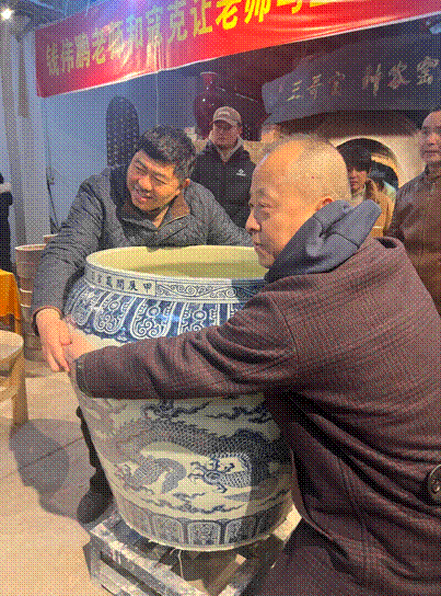 正统青花云龙纹大缸烧制成功